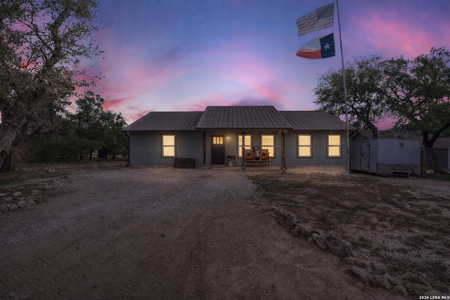 main property photo 28