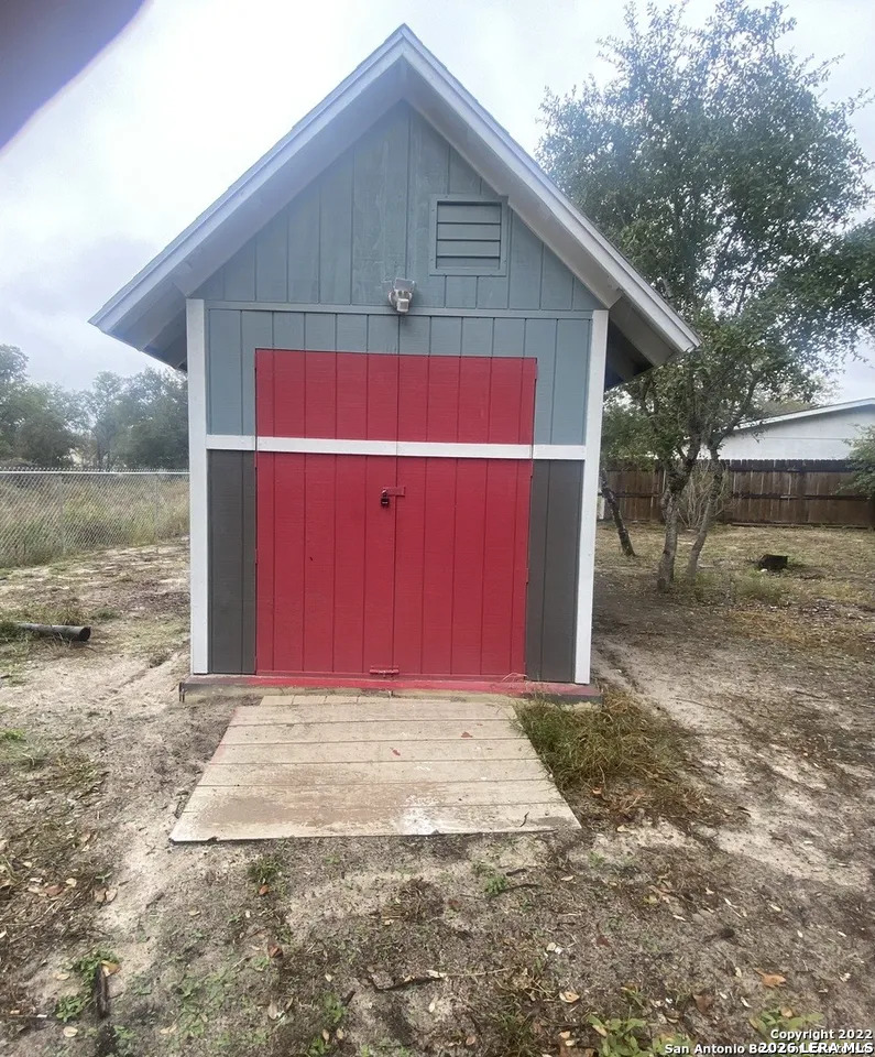 main property photo 17