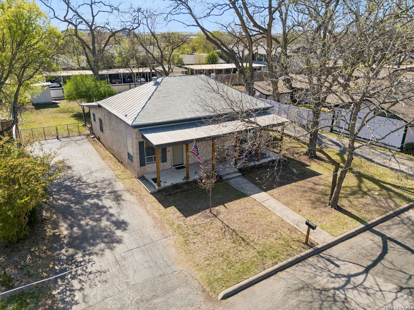 main property photo 11