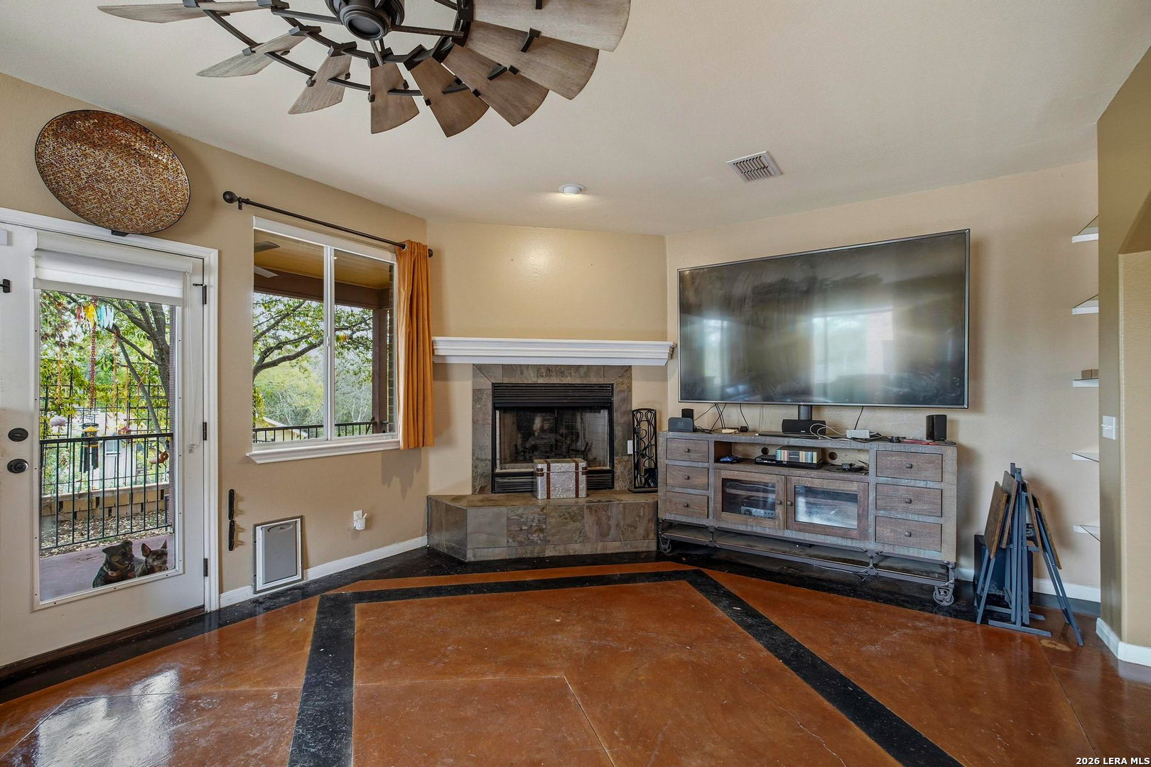 main property photo 12