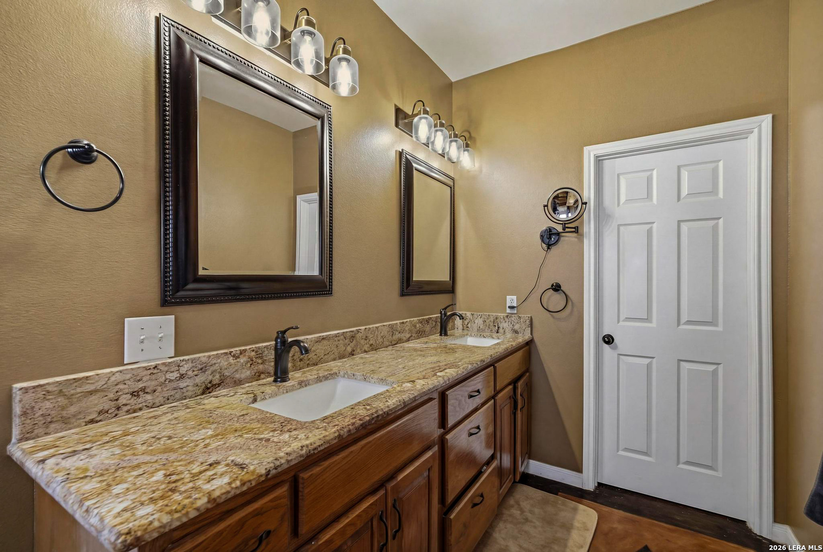 main property photo 16