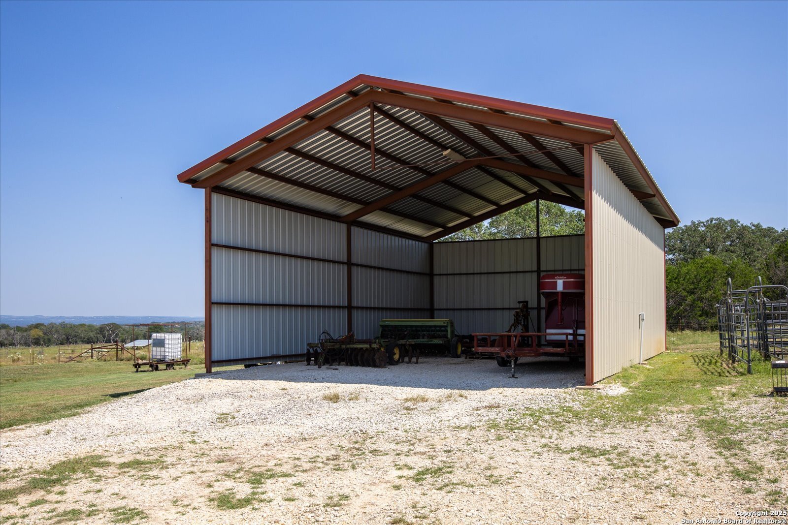main property photo 40