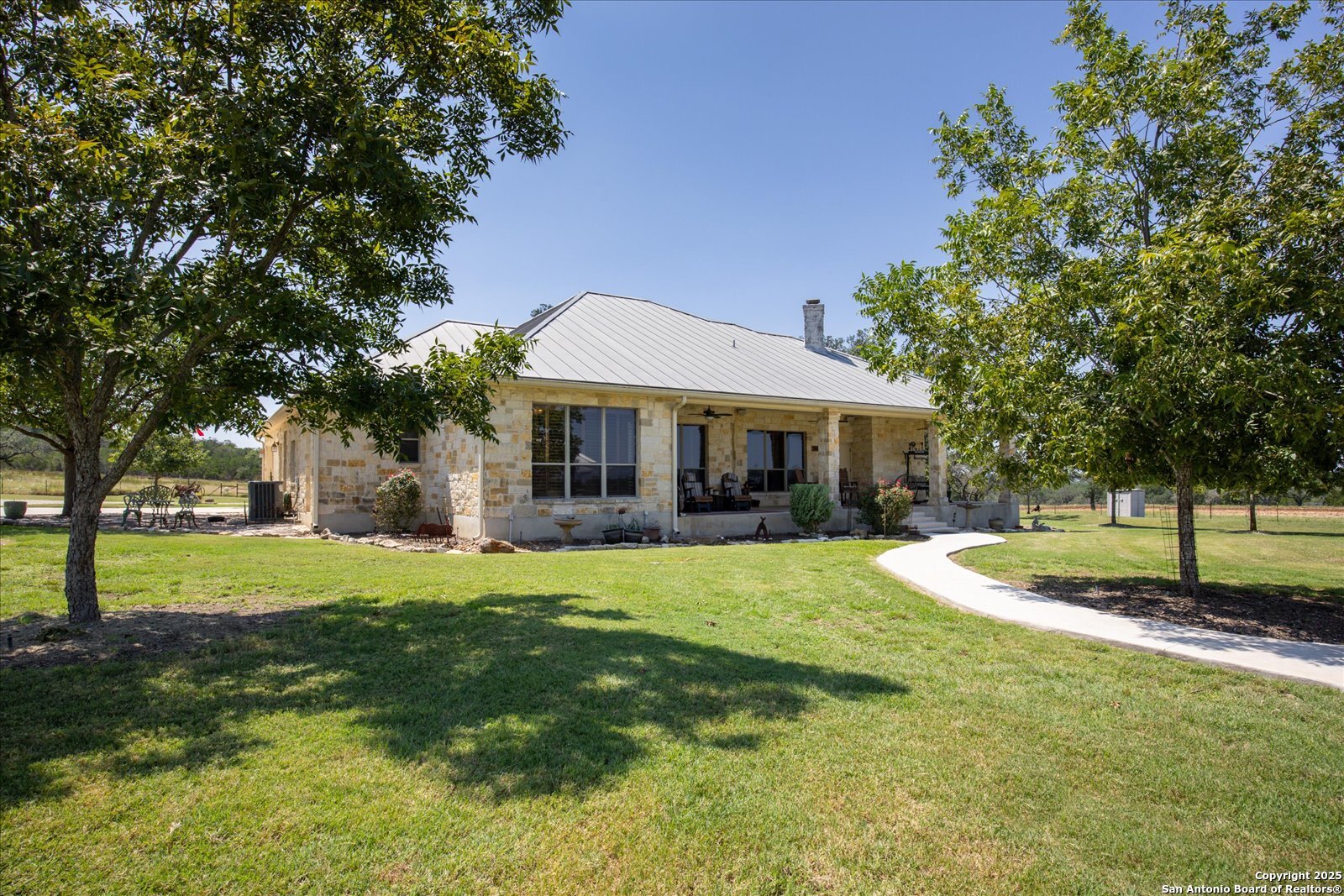 main property photo 32