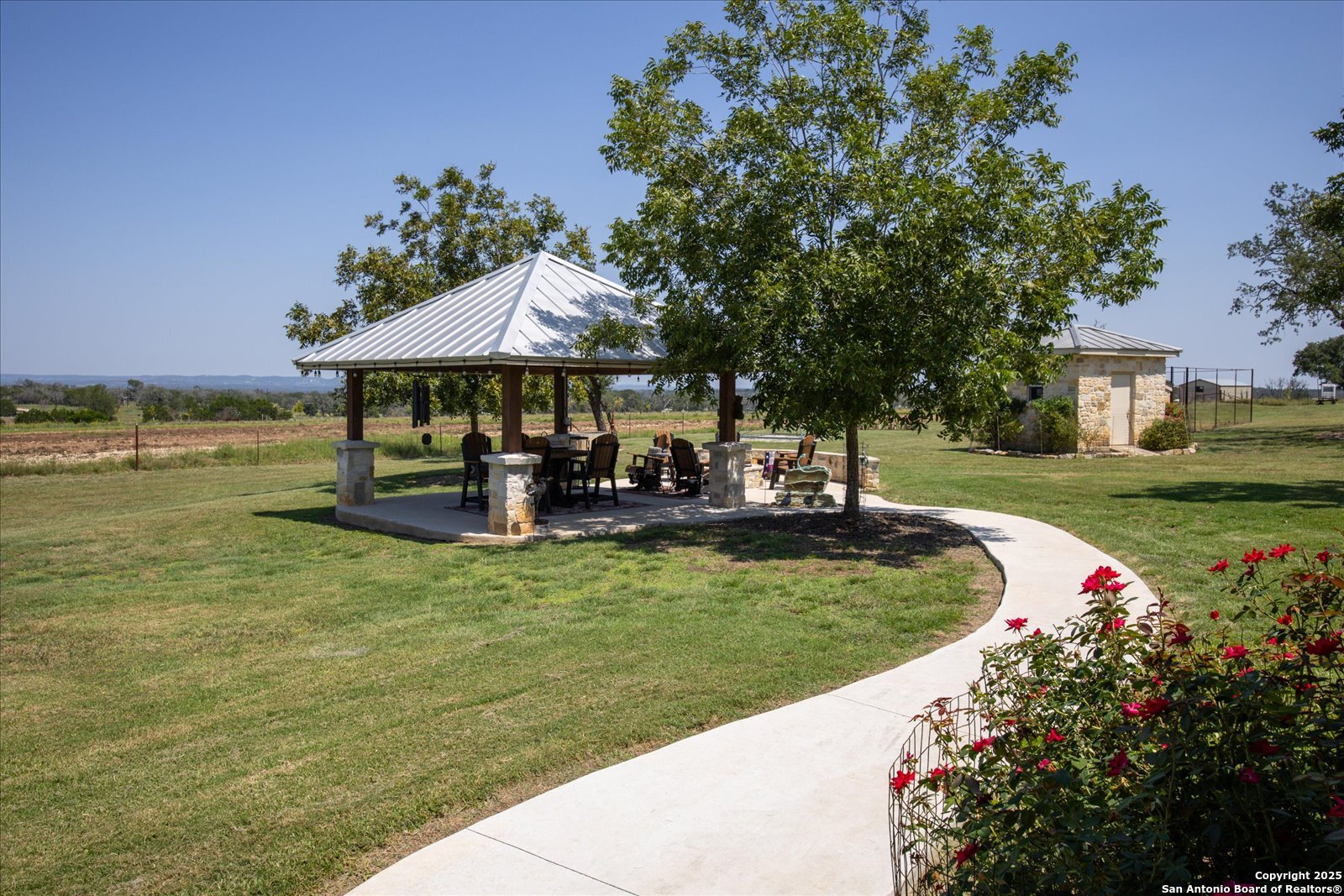 main property photo 33