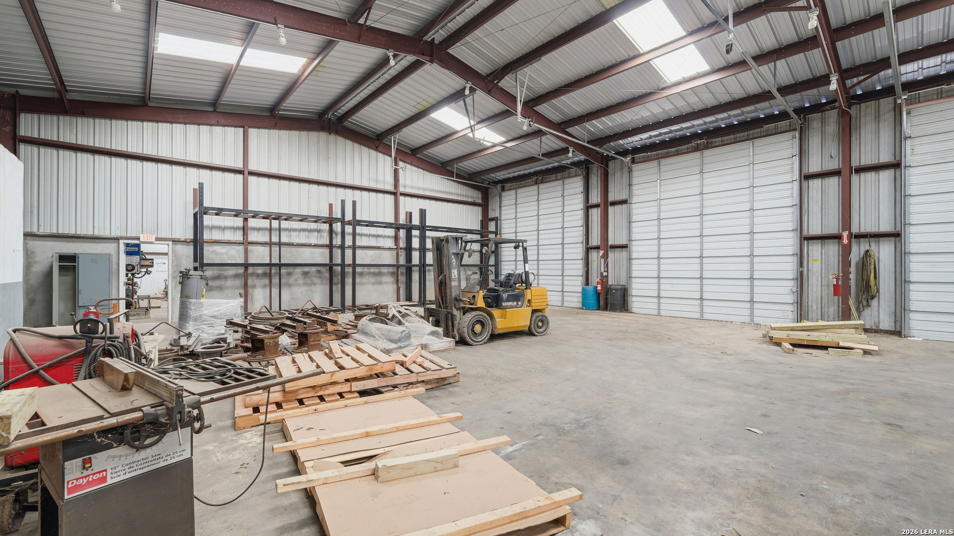 main property photo 30