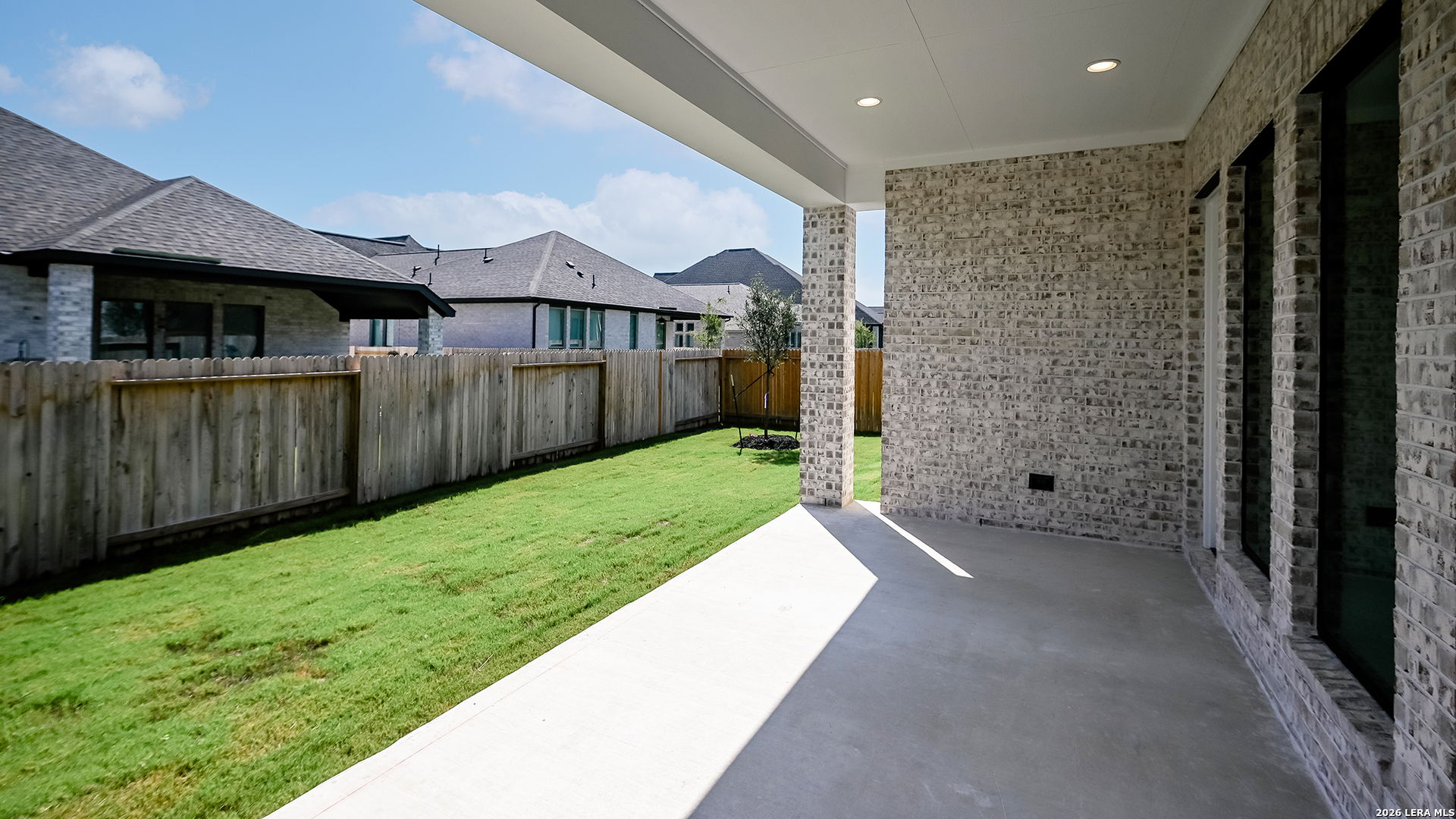 main property photo 20