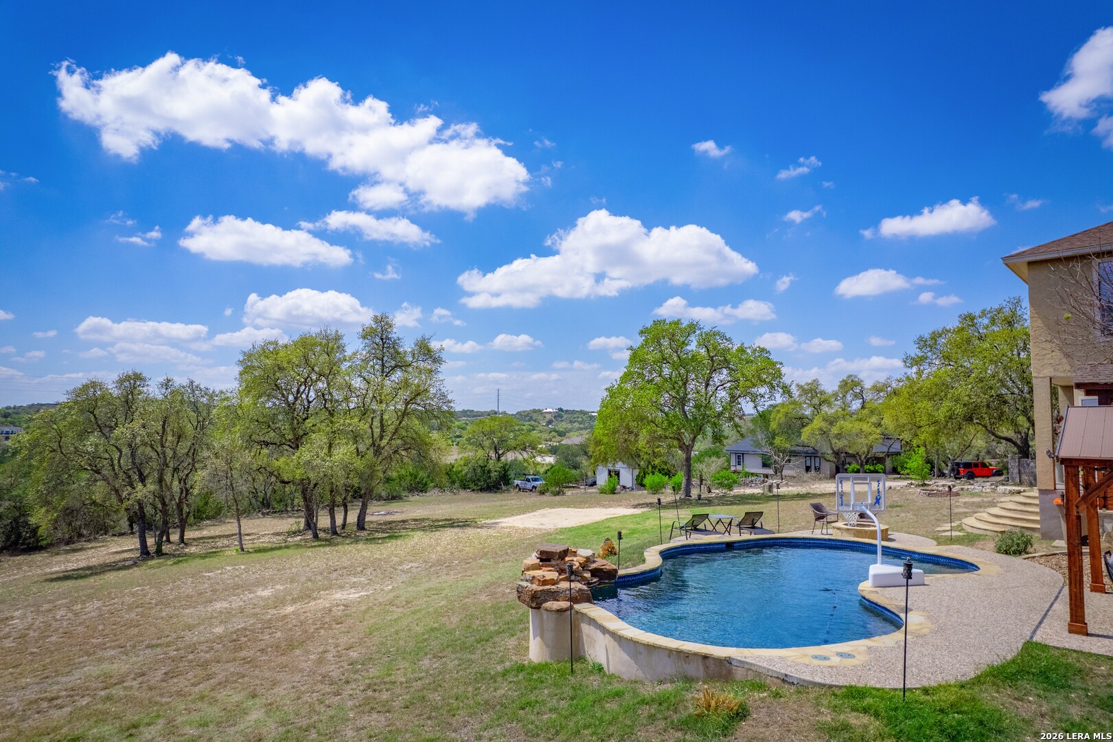 main property photo 40