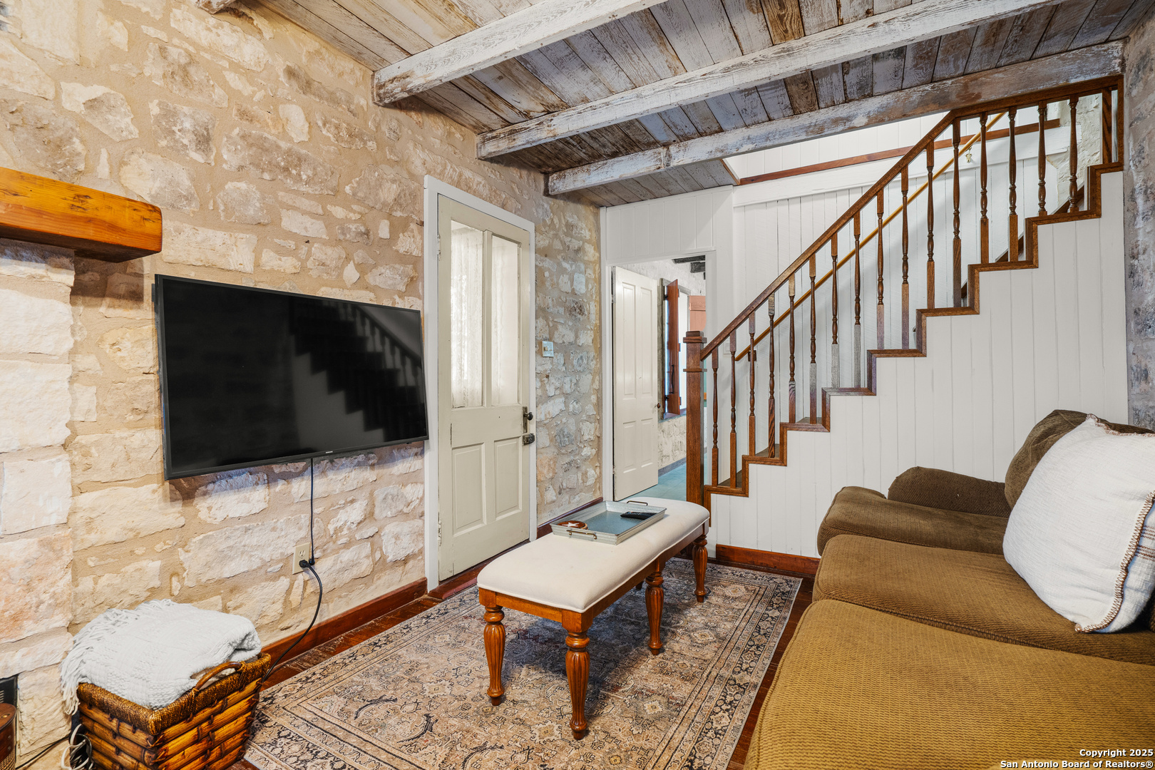 main property photo 10