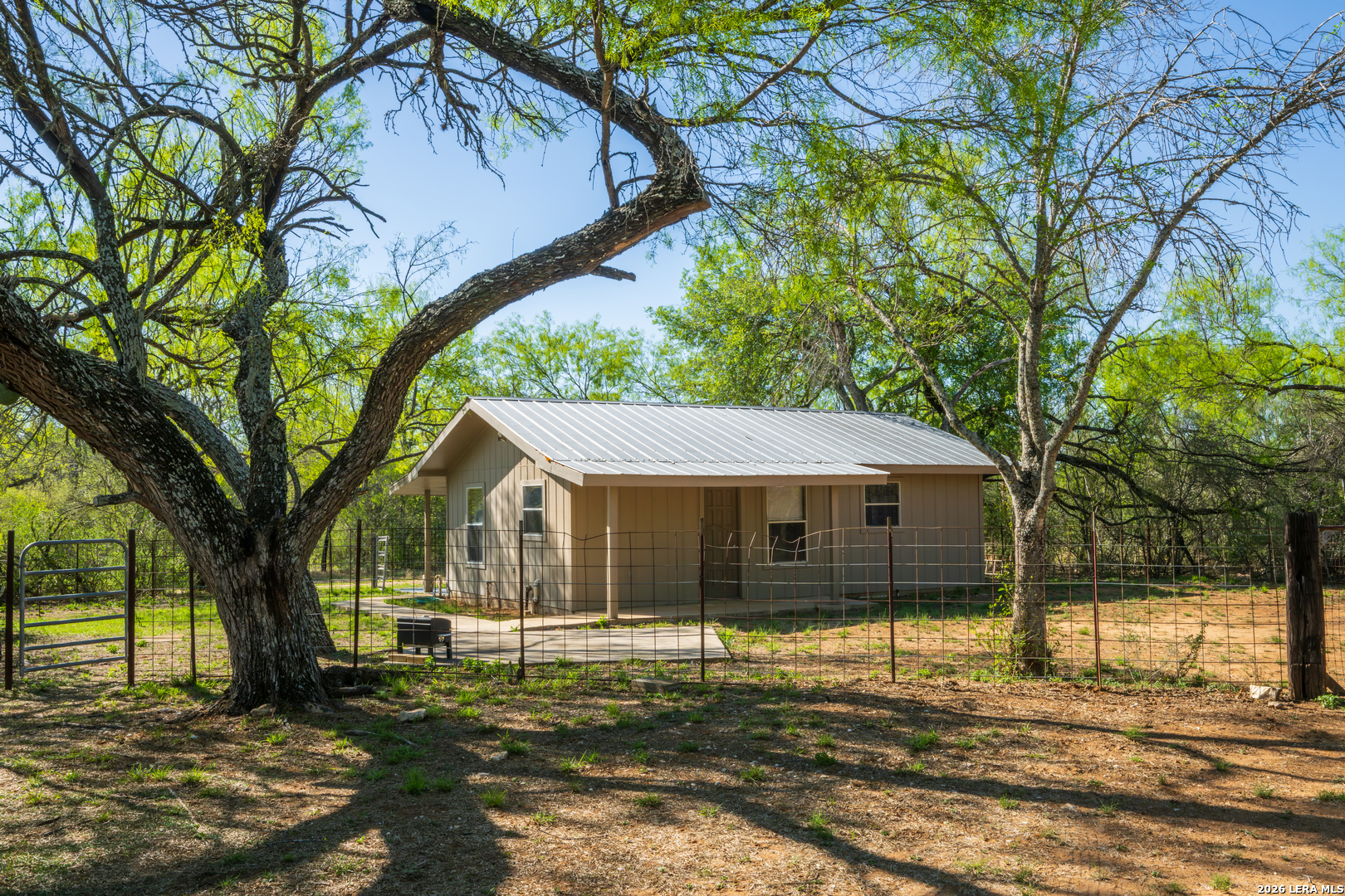 main property photo 13