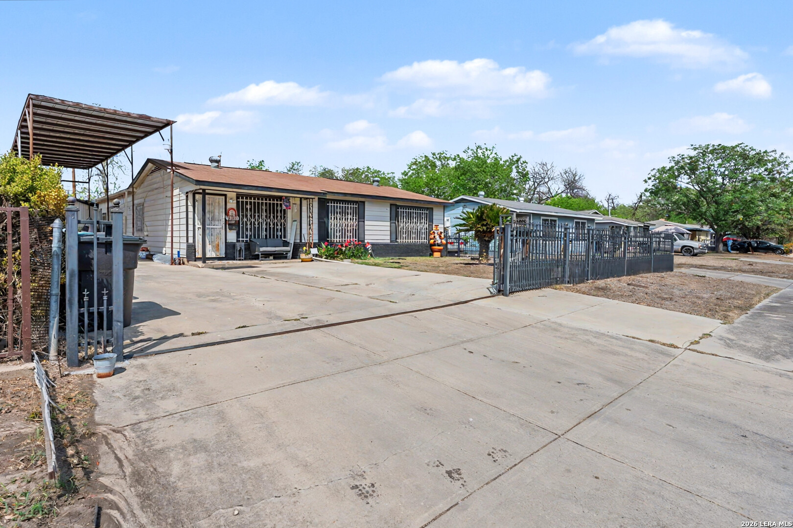 main property photo 28