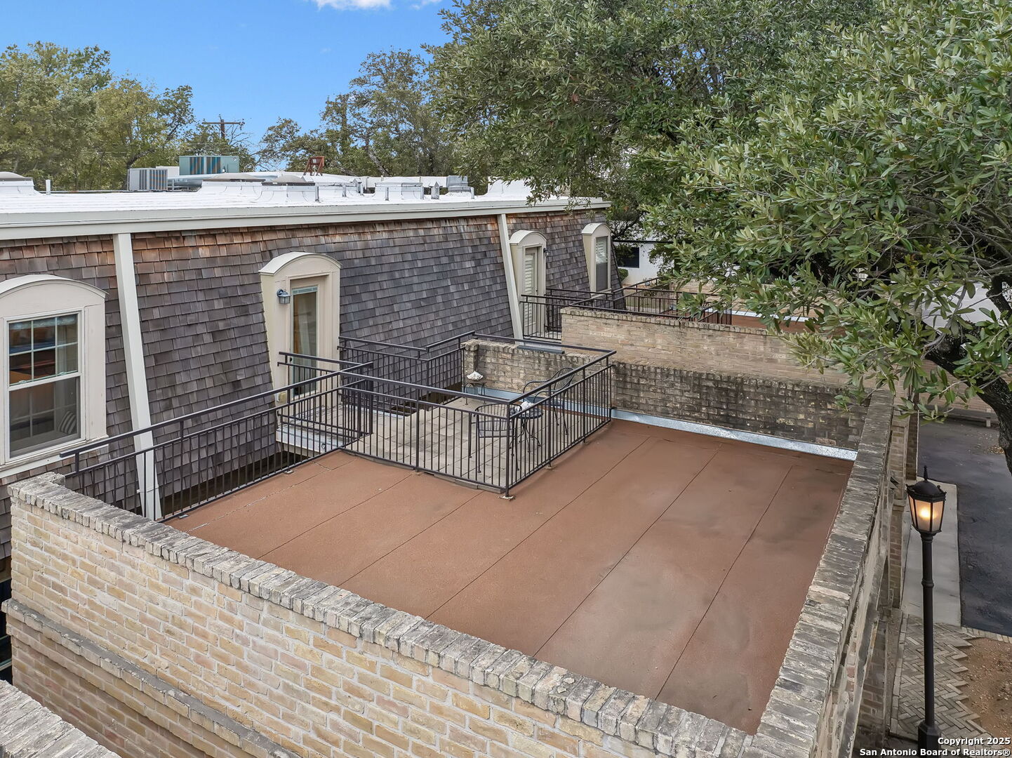 main property photo 30