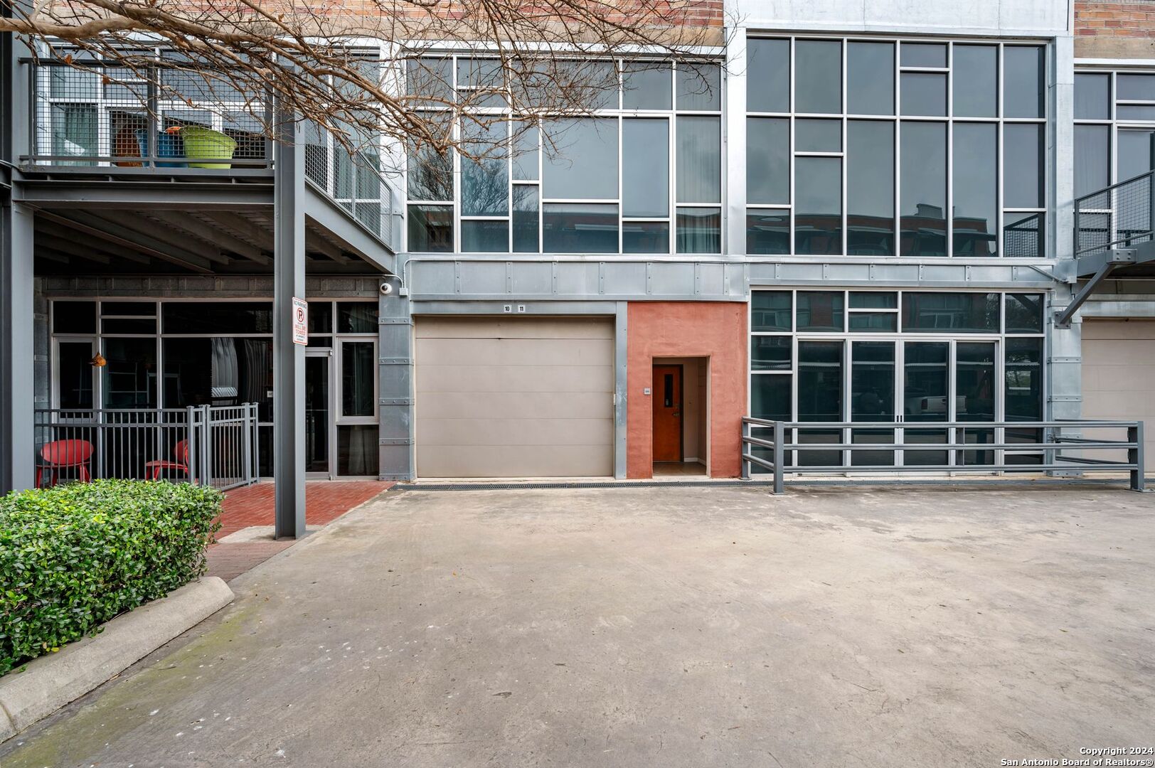 main property photo 28