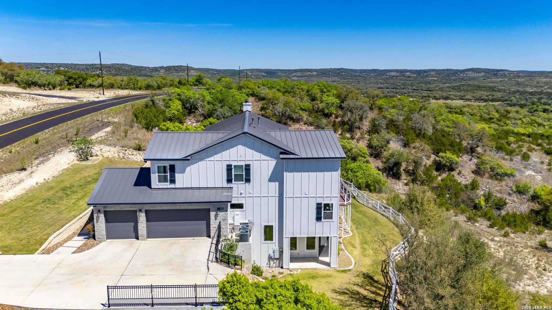 main property photo 11