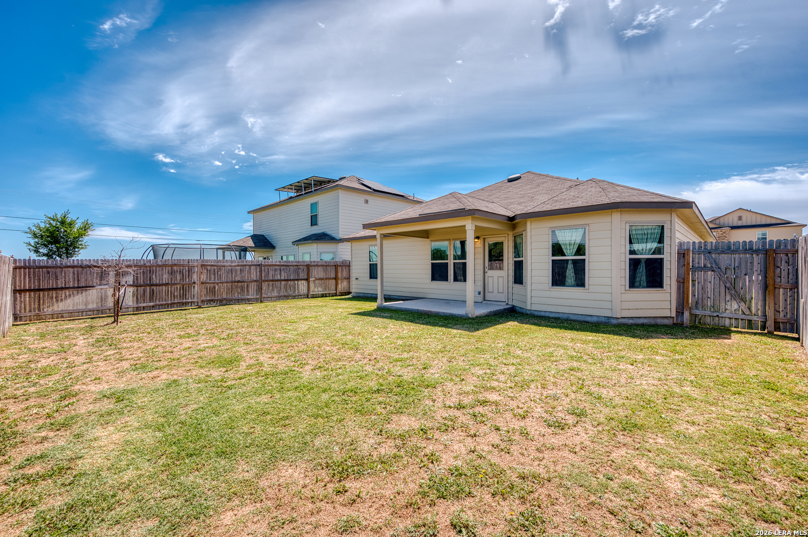 main property photo 28