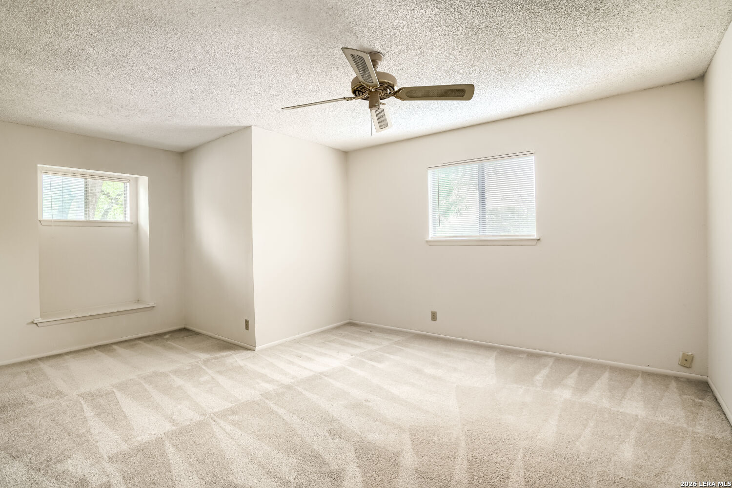 property viewer photo 25