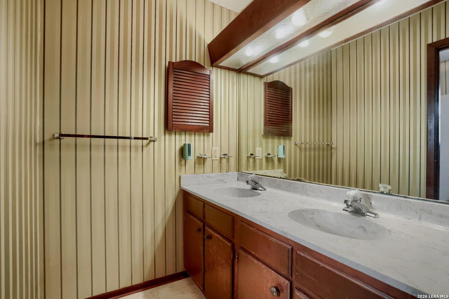 property viewer photo 26