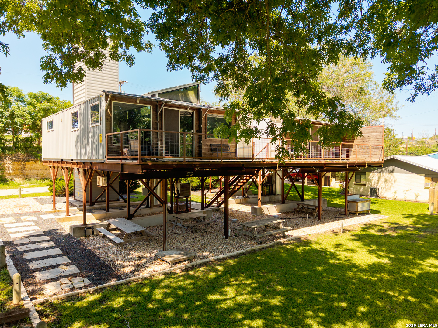 main property photo 31