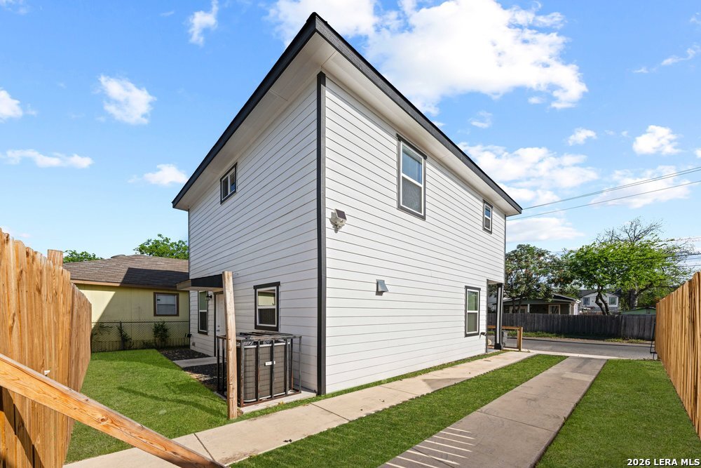 main property photo 28