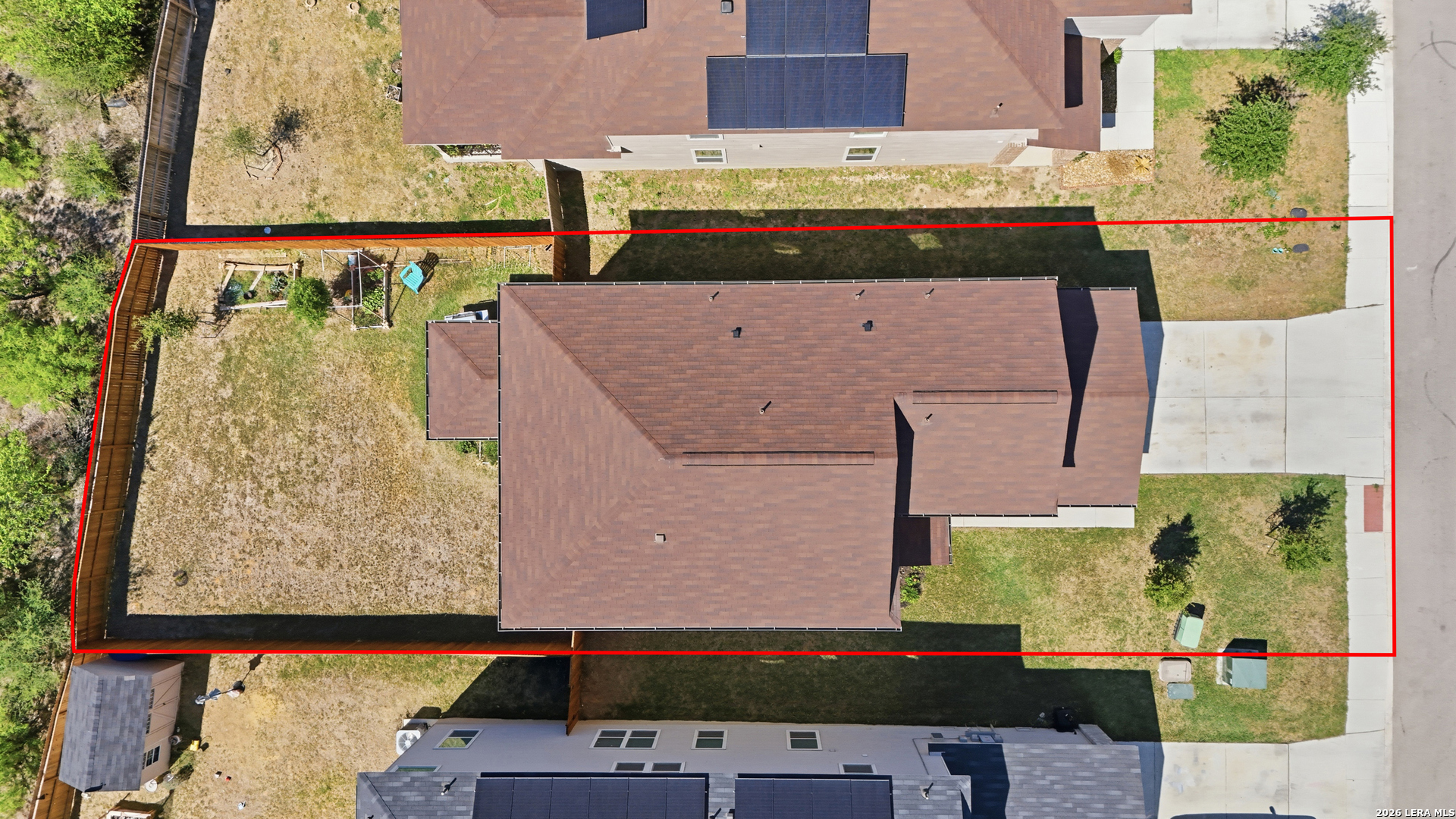main property photo 28