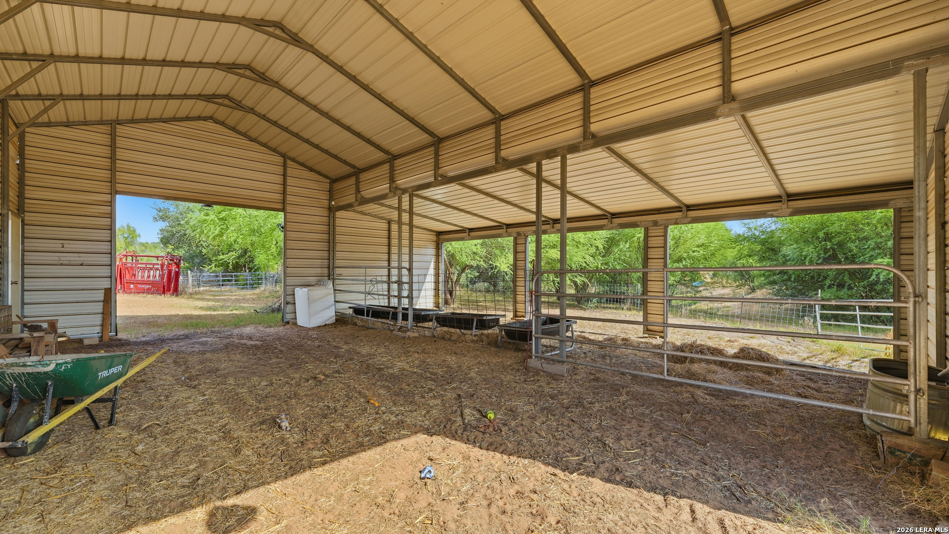 main property photo 28