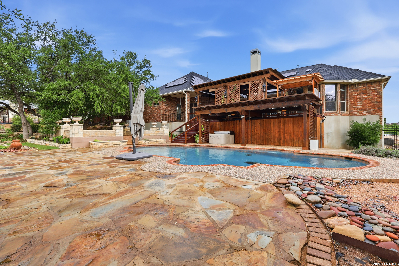 main property photo 28