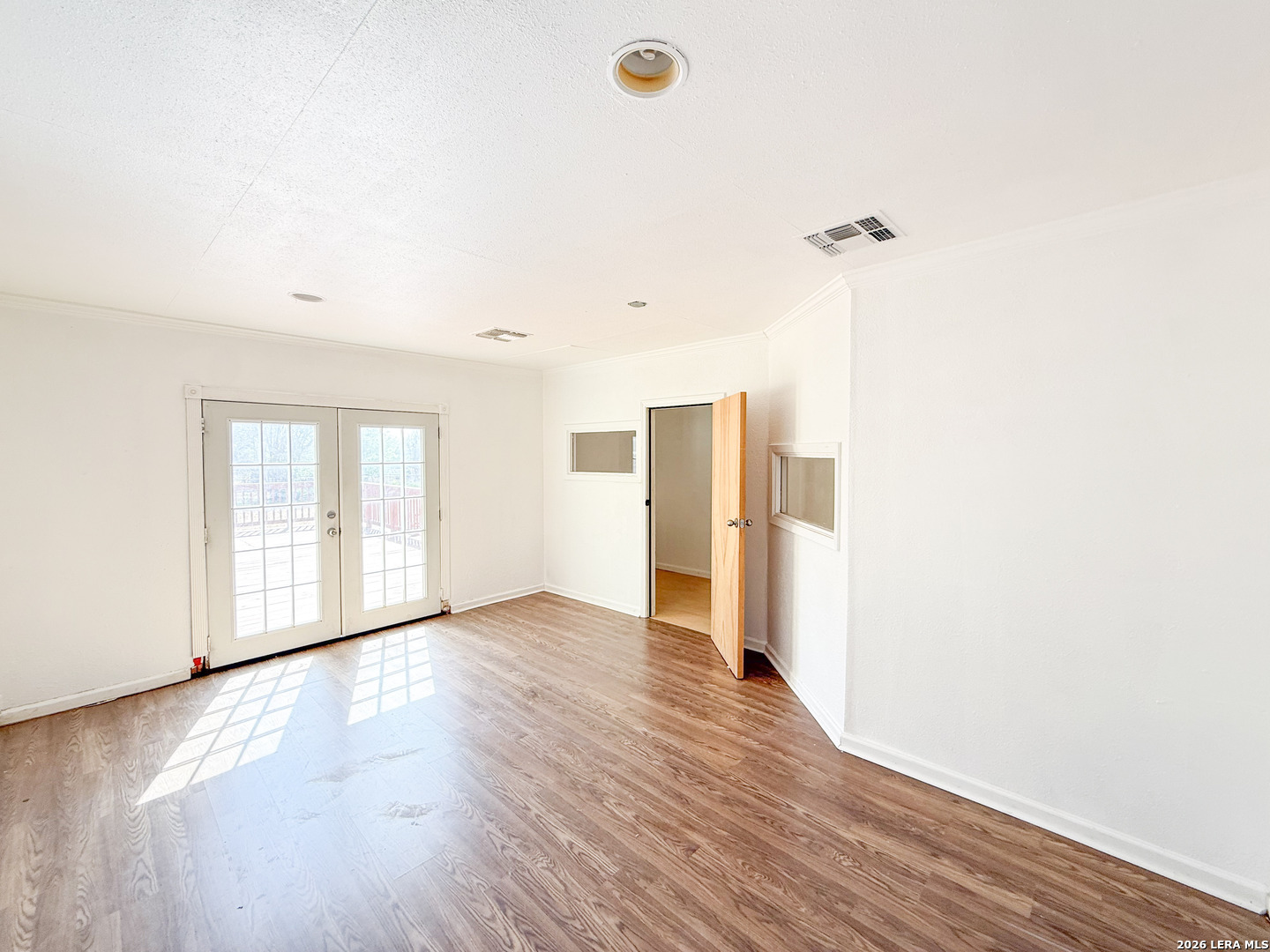 main property photo 11