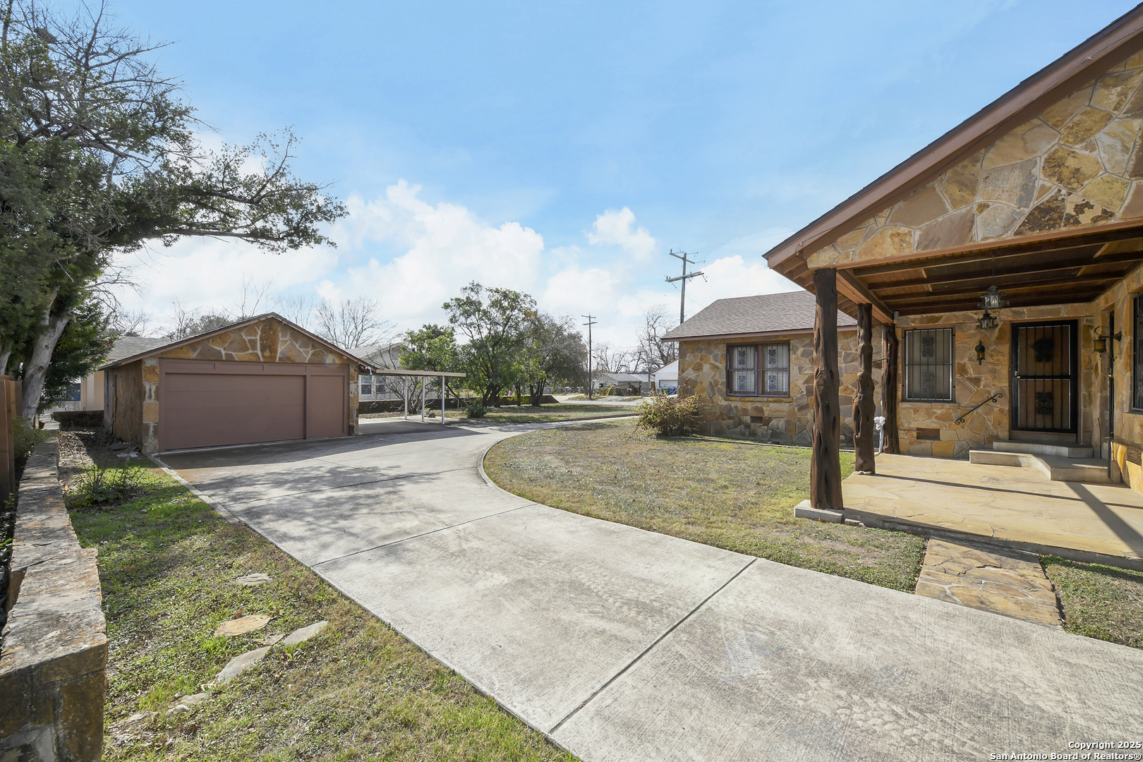 main property photo 23