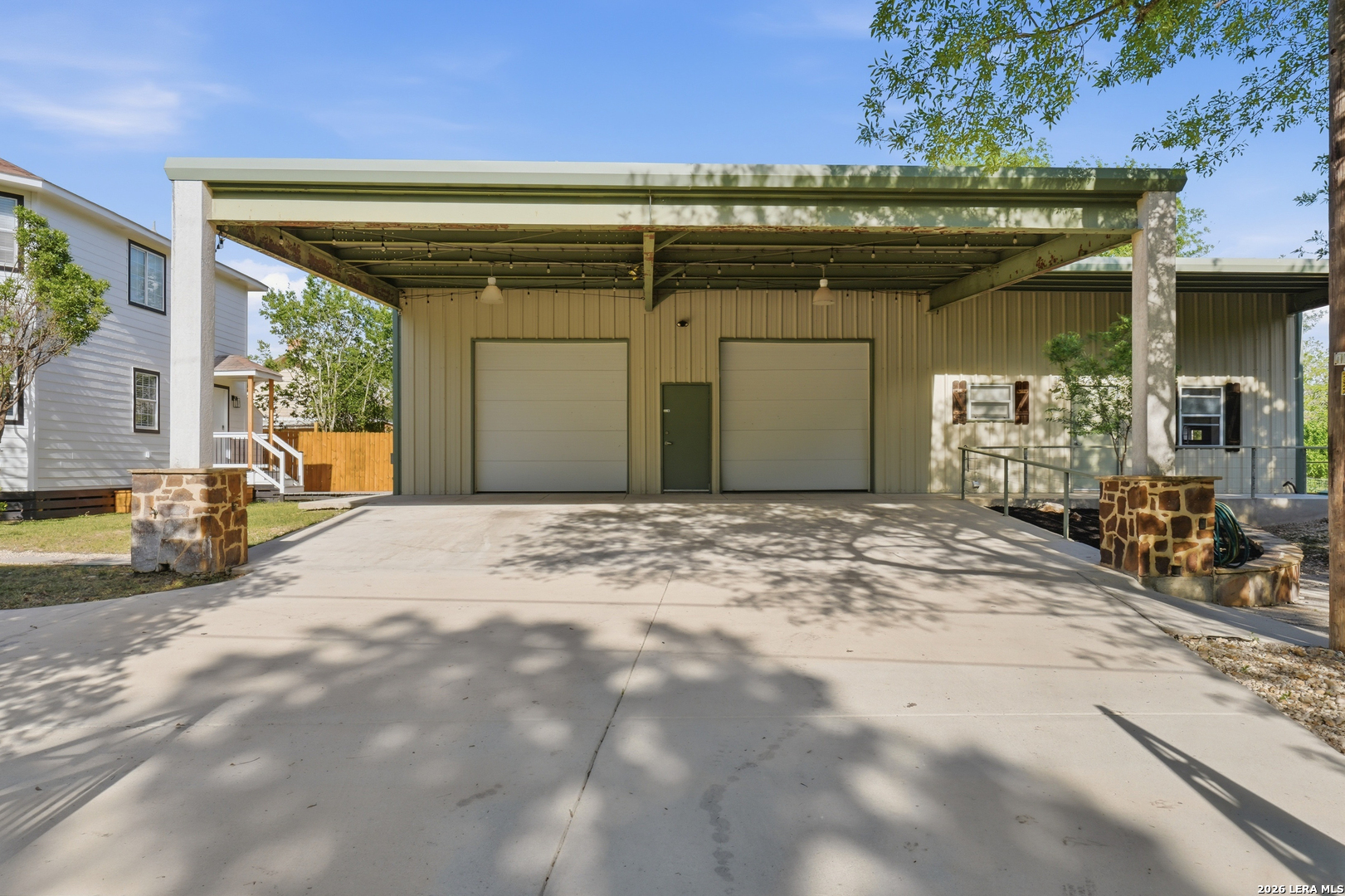 main property photo 40