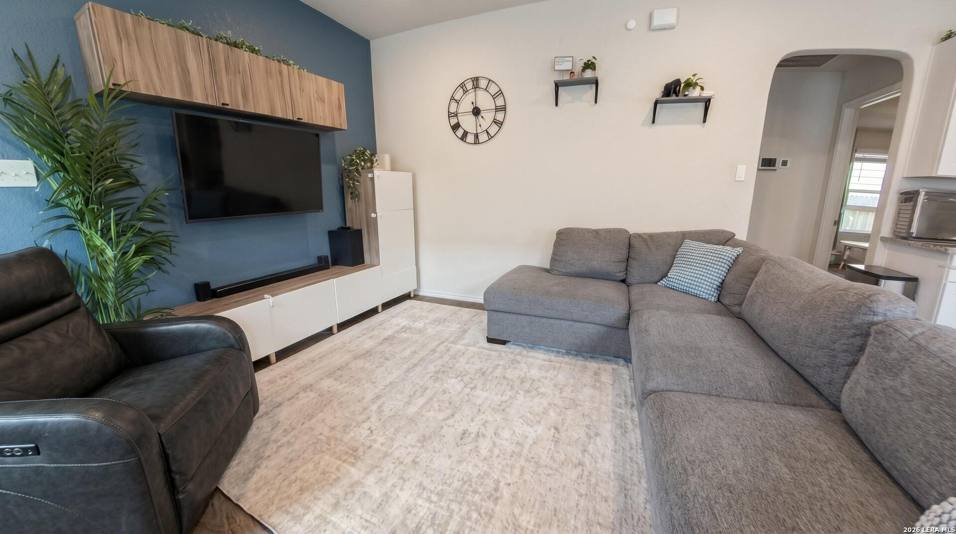 main property photo 5