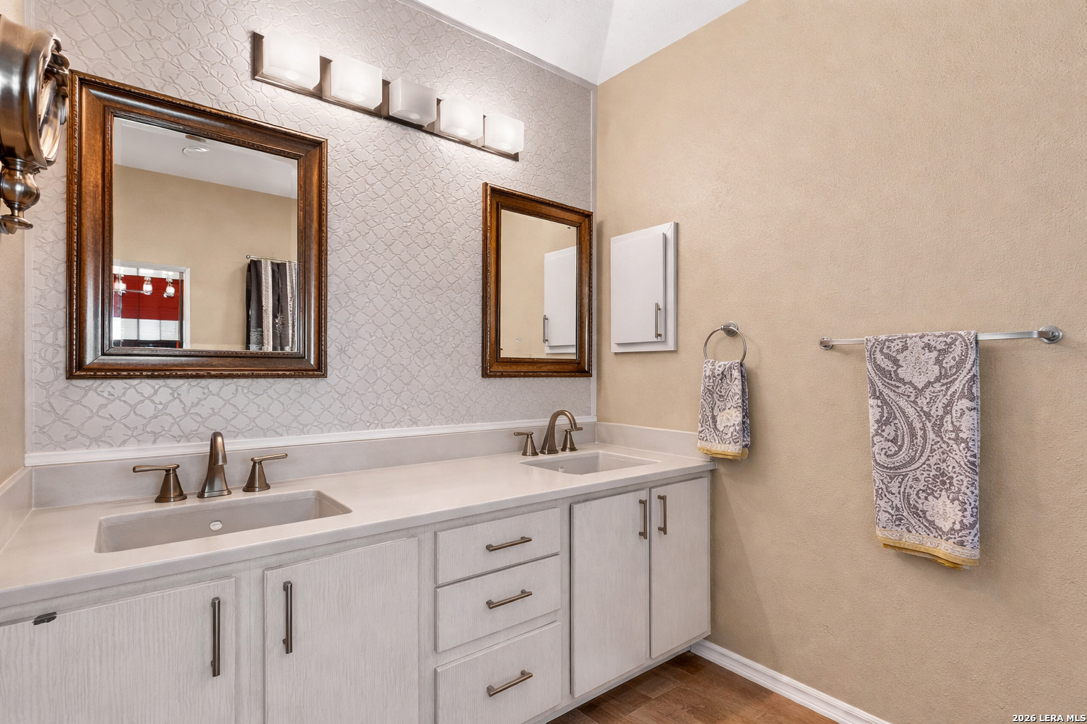 property viewer photo 24