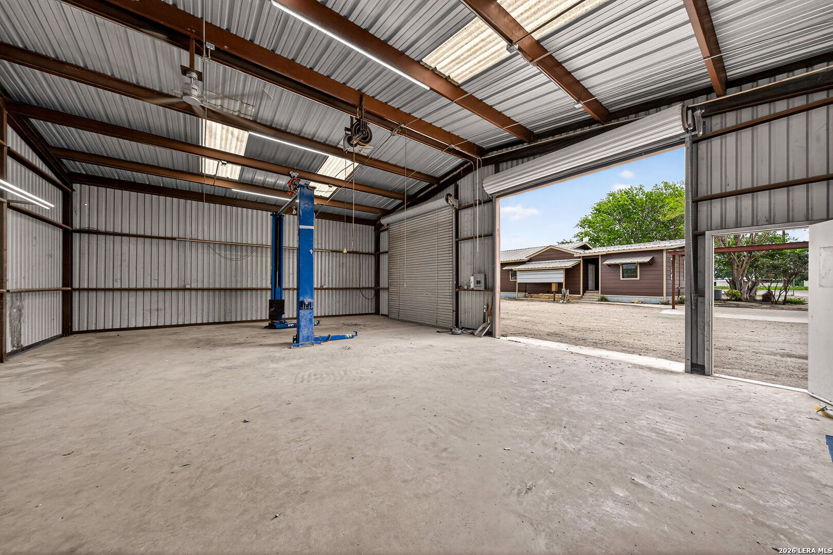 main property photo 22