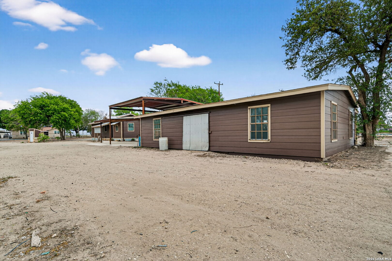 main property photo 28