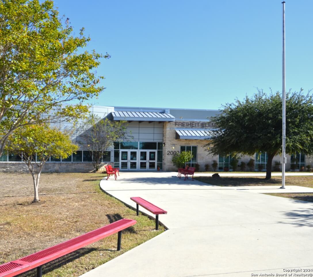 main property photo 27