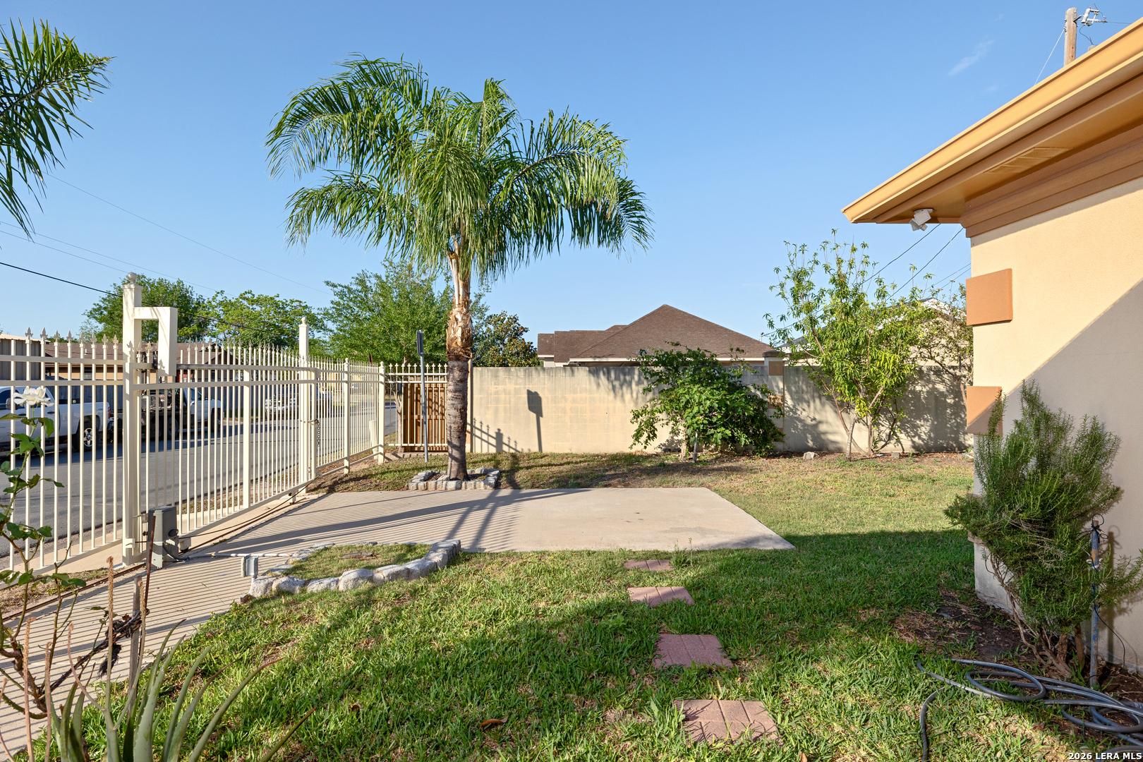 main property photo 19