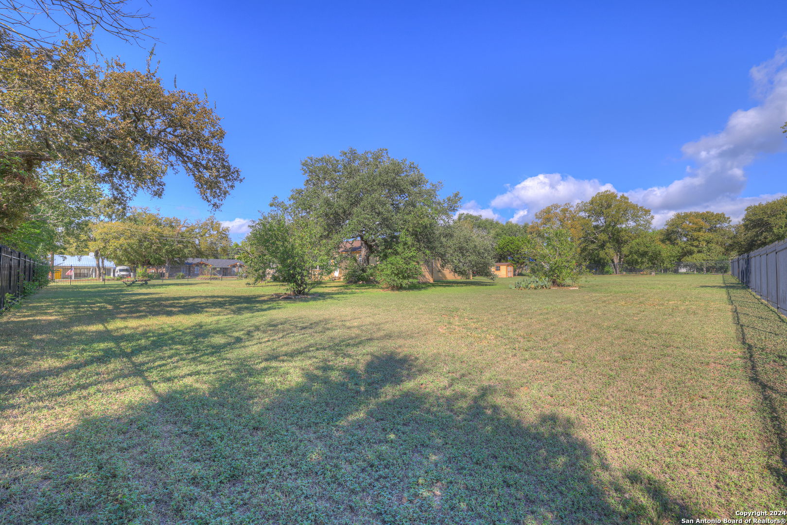 main property photo 28
