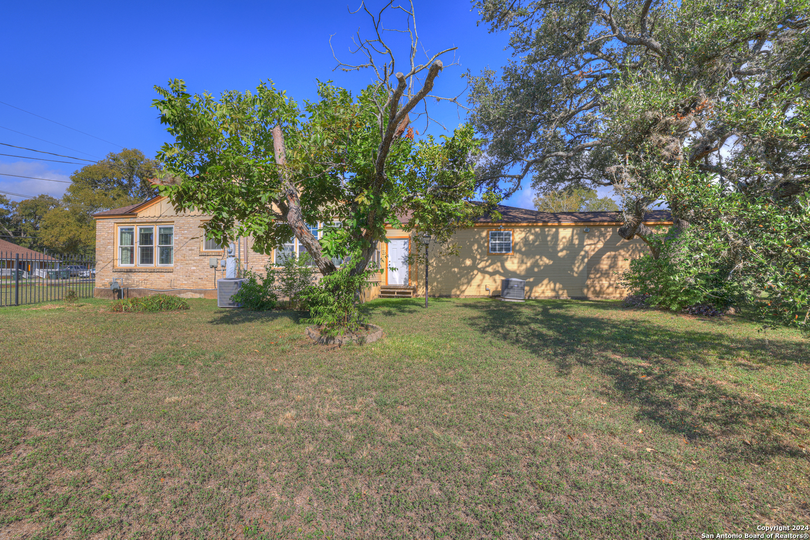 main property photo 29