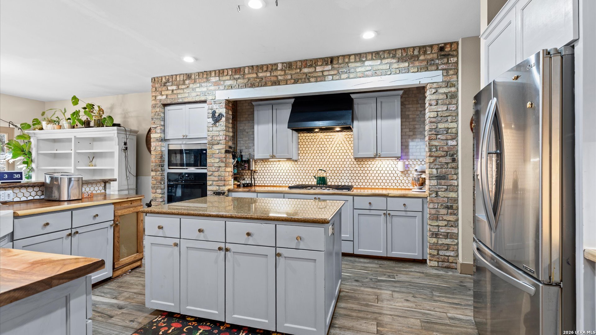 main property photo 16