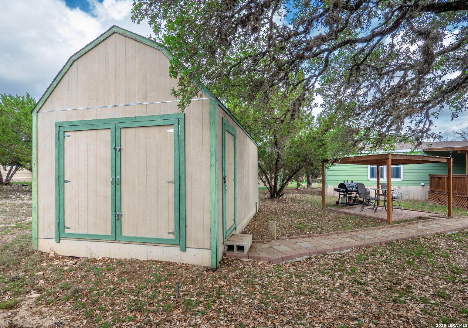 main property photo 28