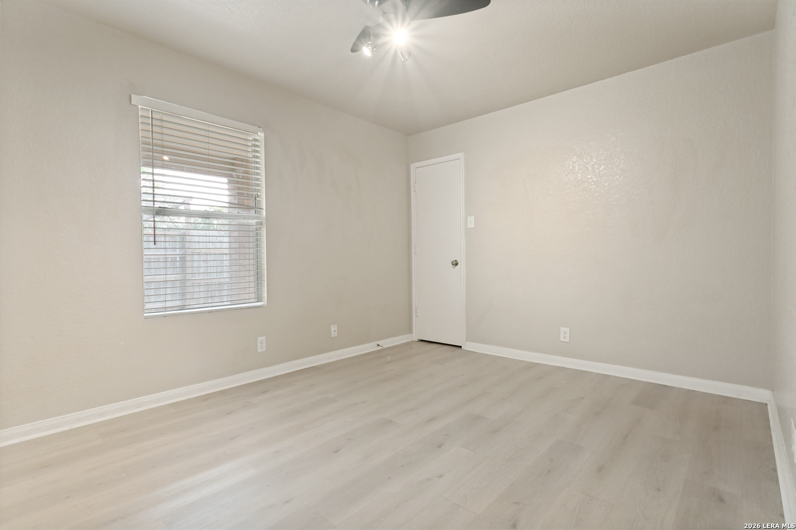 property viewer photo 13
