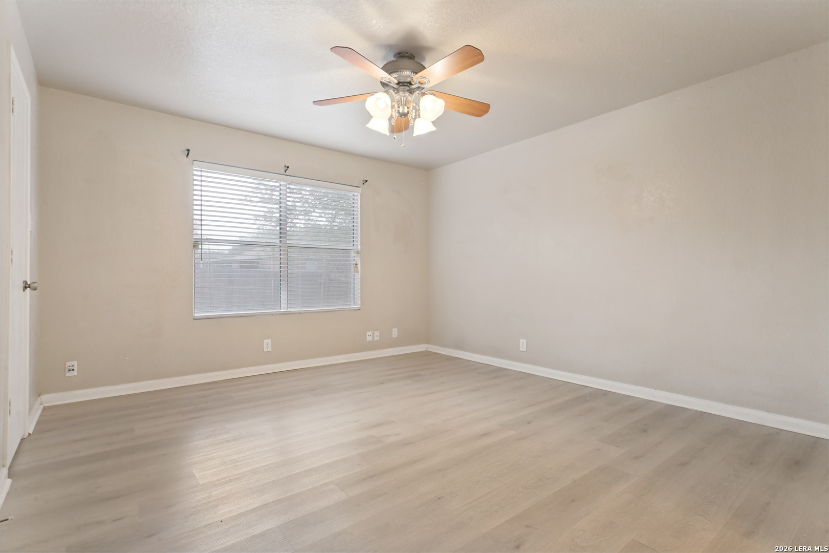 property viewer photo 14