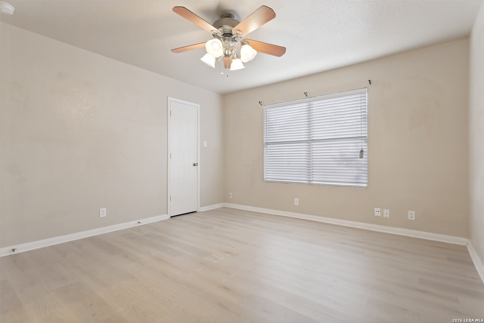 property viewer photo 15