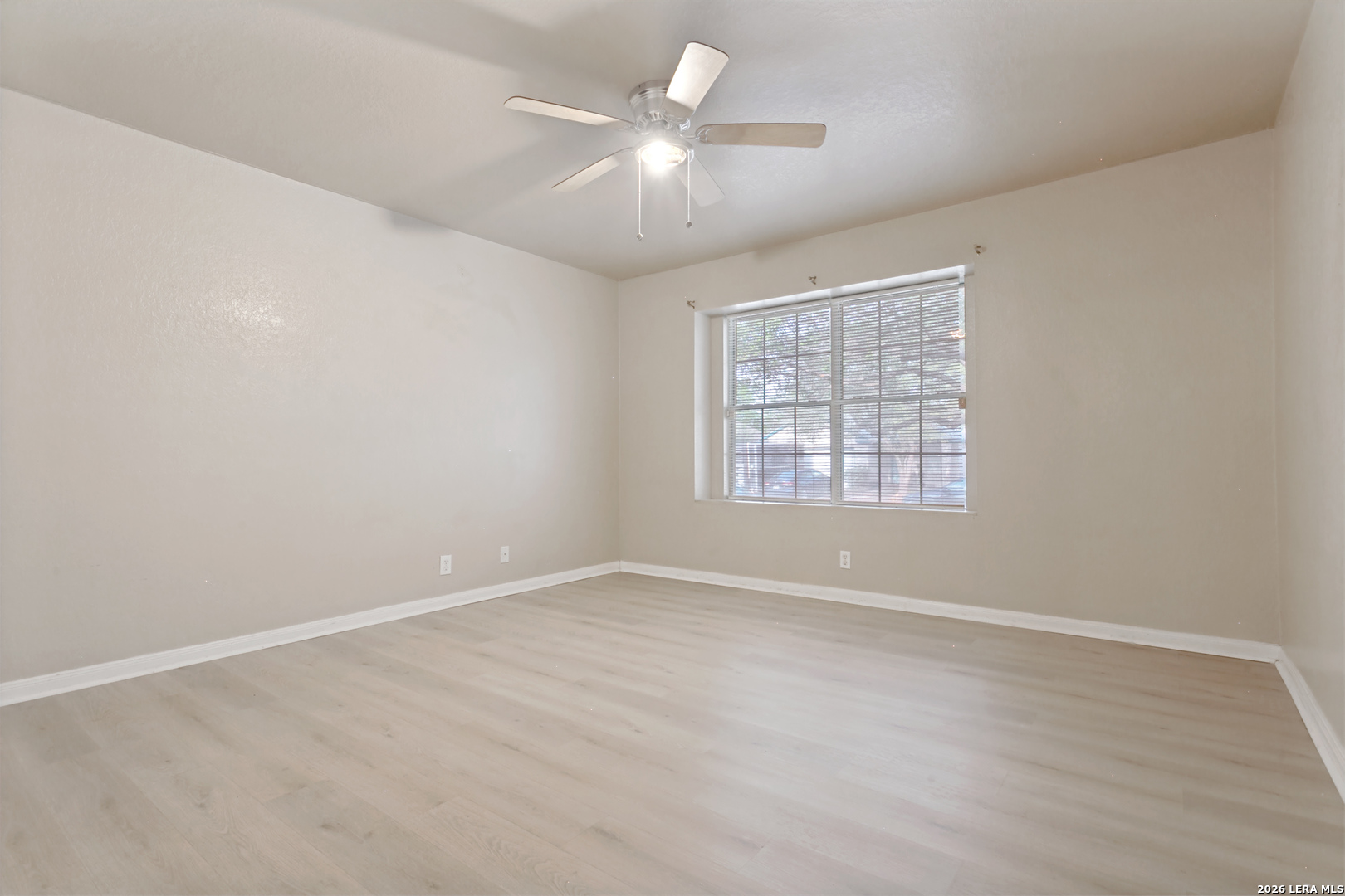 property viewer photo 17