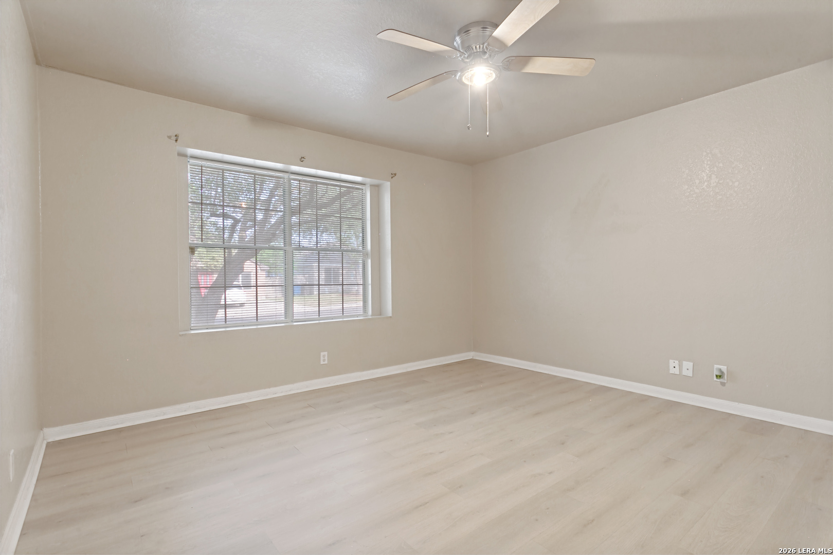 property viewer photo 18