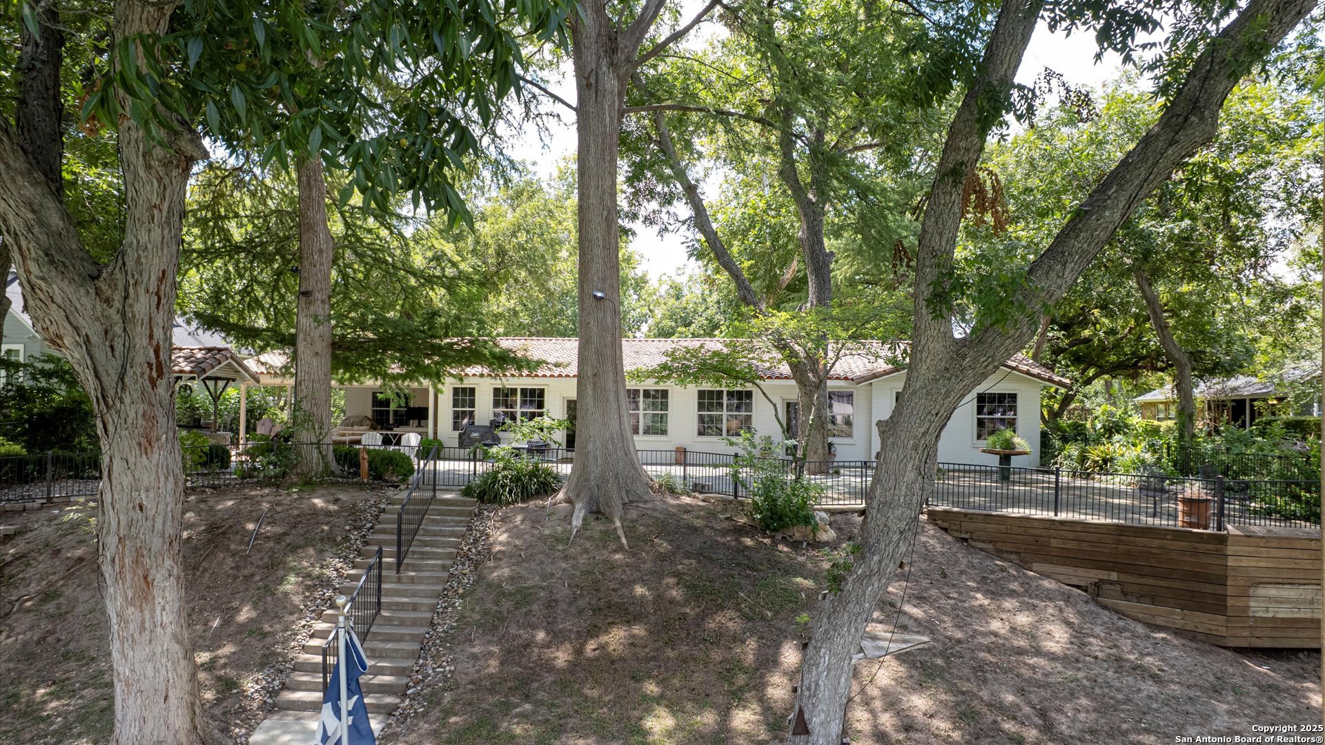 main property photo 41