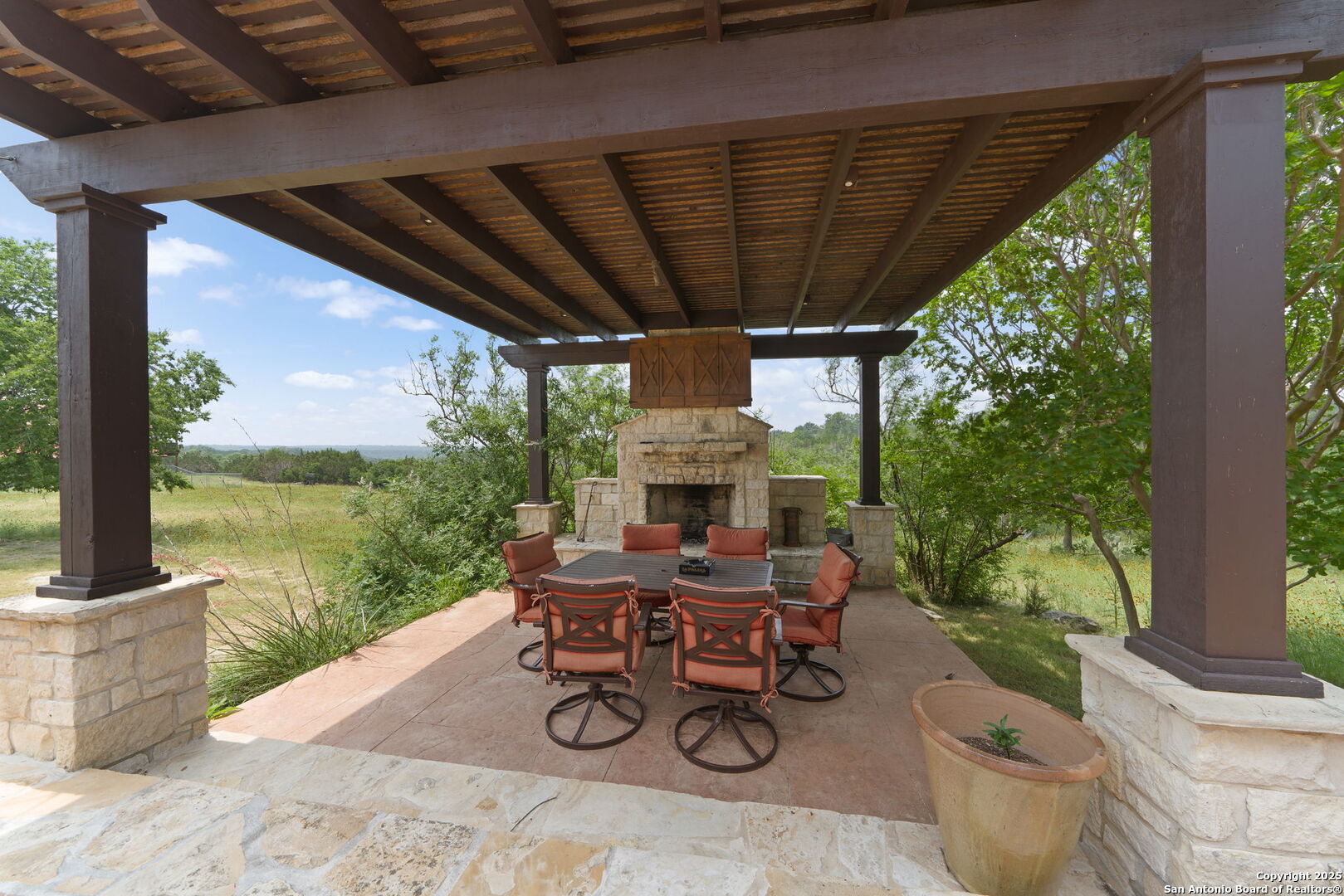 main property photo 31