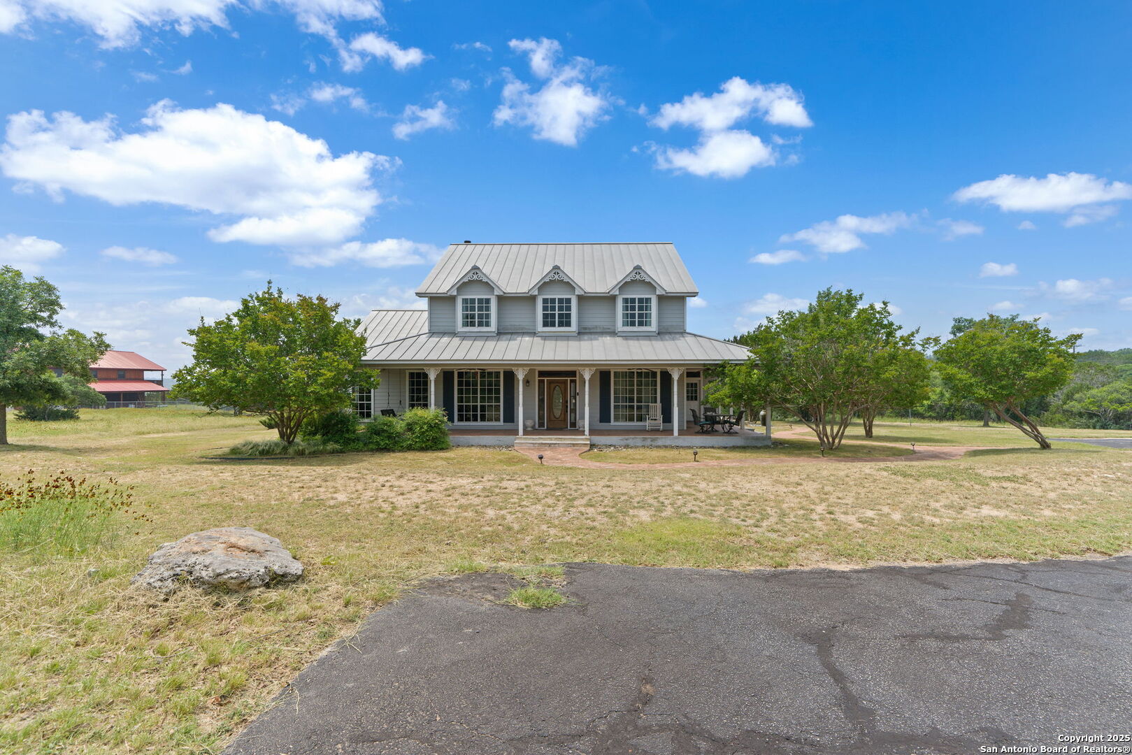 main property photo 4