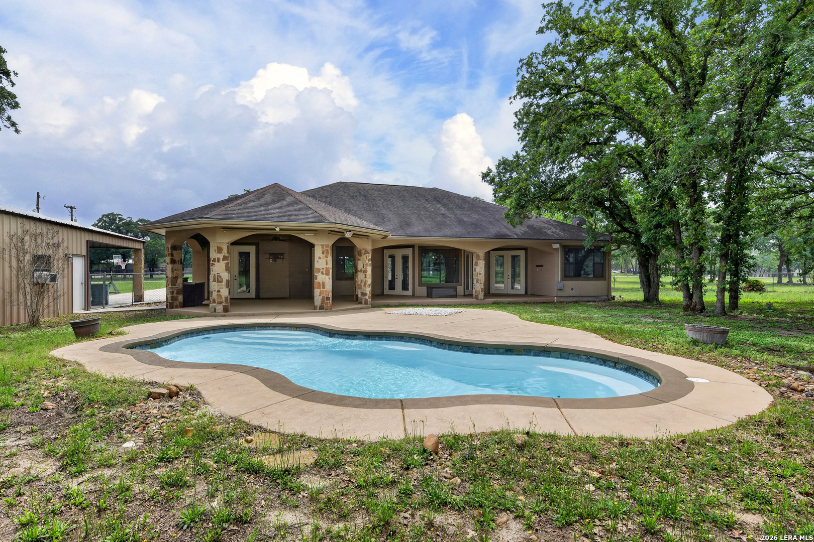 main property photo 25