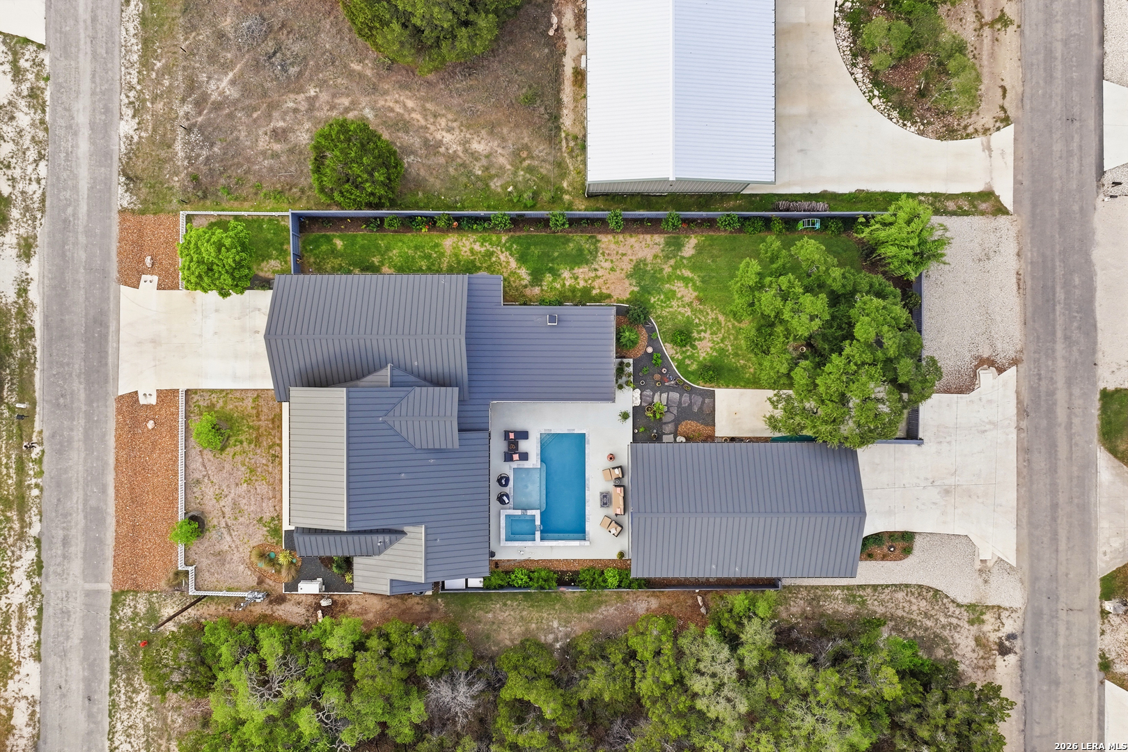 main property photo 4