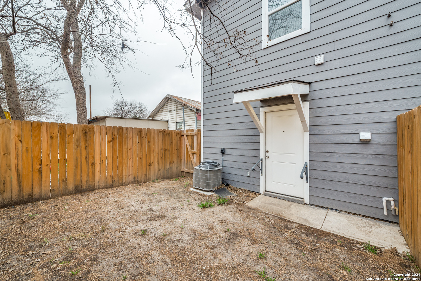 main property photo 23