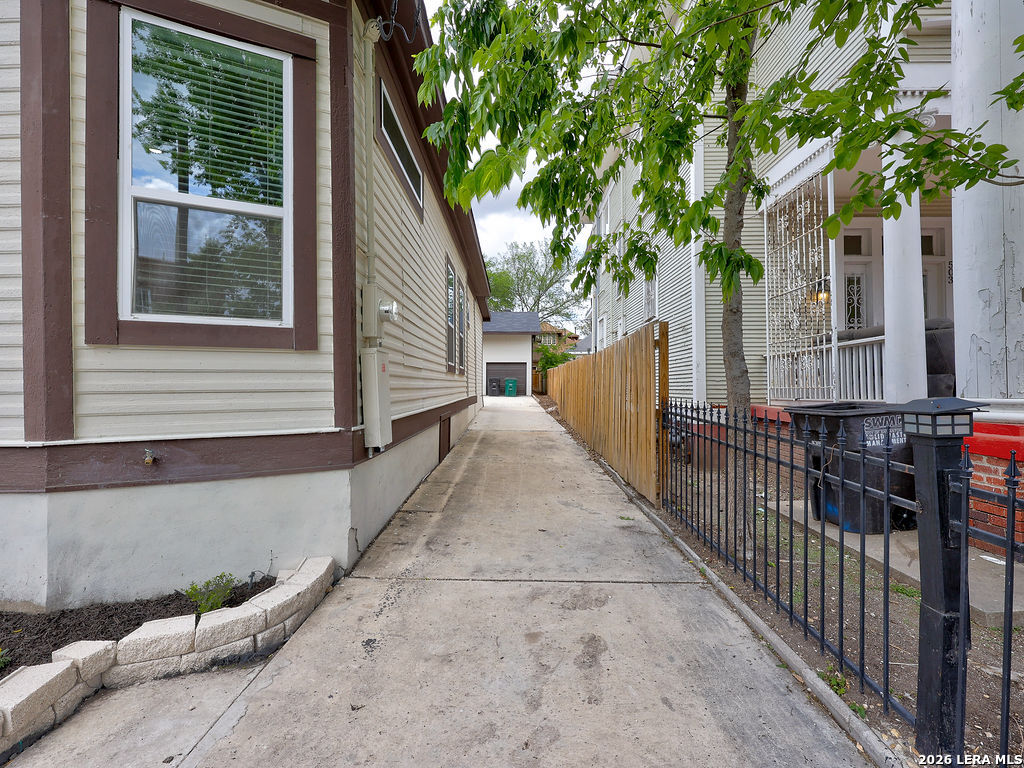 main property photo 8